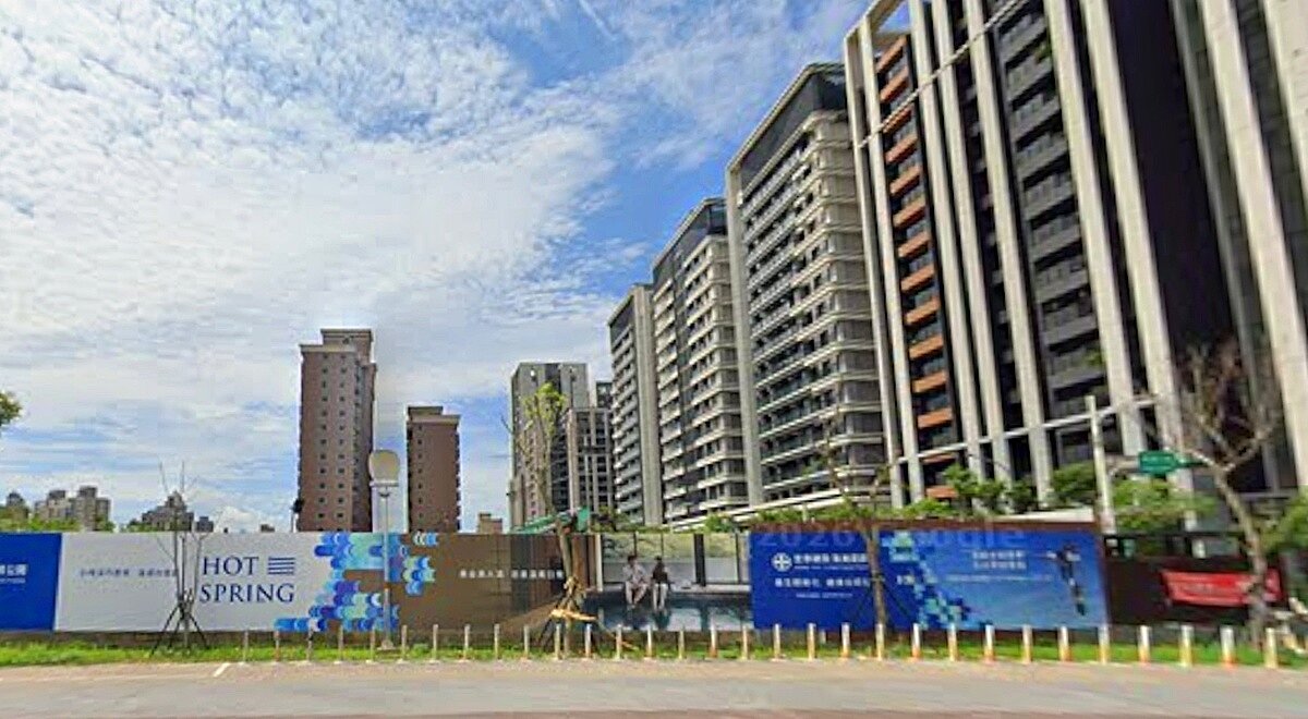 小檜溪唯一、也是桃園市區極少數取得合法「溫泉開挖證書」的社區引起不小的聲量與討論度。圖/google map