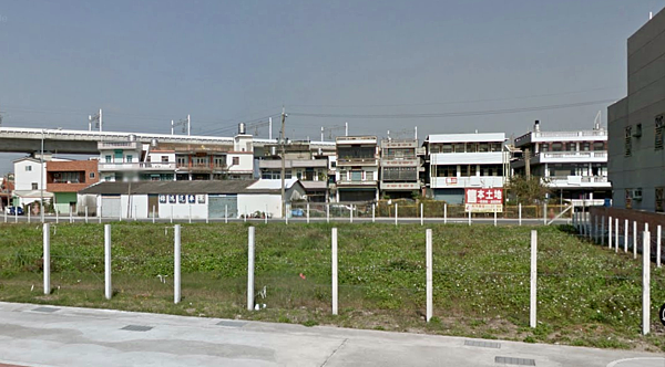 苗栗高鐵站周圍多筆土地求售。(翻攝自Google Map)