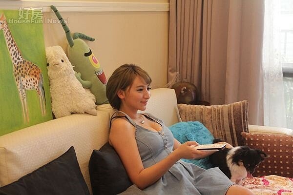 3.小歪最近帶寶貝狗住進南港新家,佈置得很有家的感覺。