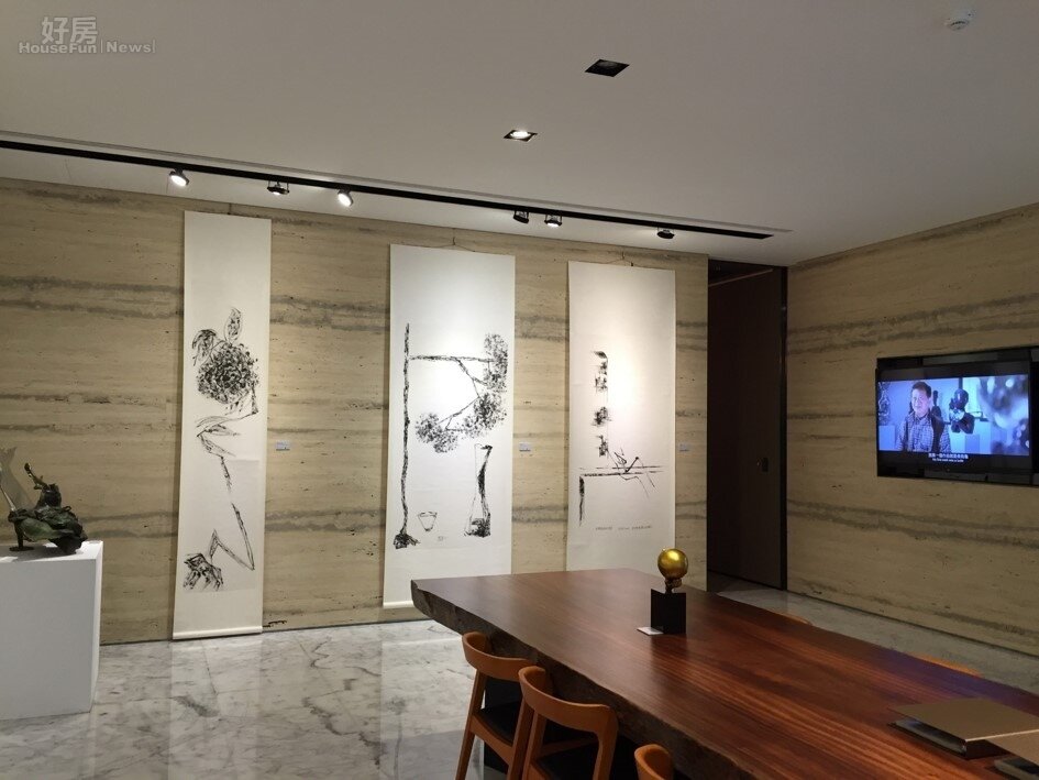 台中建商在會所舉辦展,邀請民眾欣賞藝術,並聆聽大師講座。(立智國際提供)