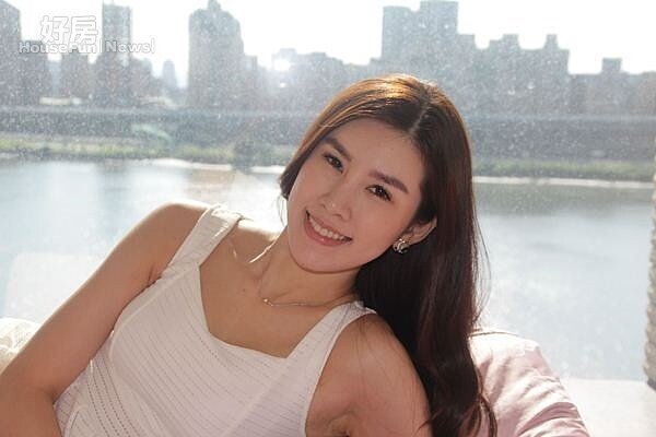 11.回到可眺望綠水的閨房,麗君說一天的疲憊立刻遠離。