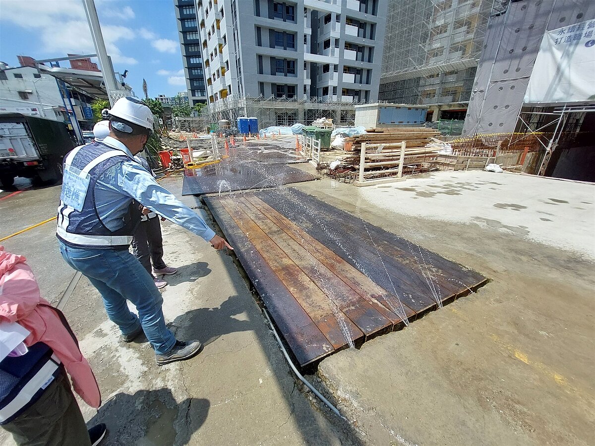 工地出入口自動洗車設備。圖/新北市政府提供