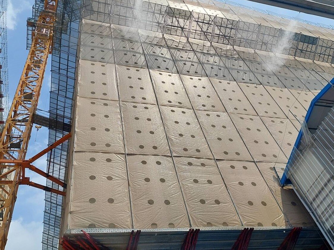 工地建築結構體覆蓋防塵網。圖/新北市政府提供