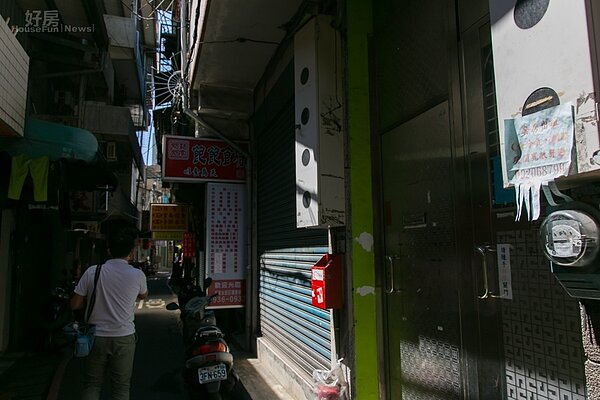 狹窄的巷弄中若有違建、雜物,可能影響救災動線。(示意圖/好房網記者張聖奕攝影)