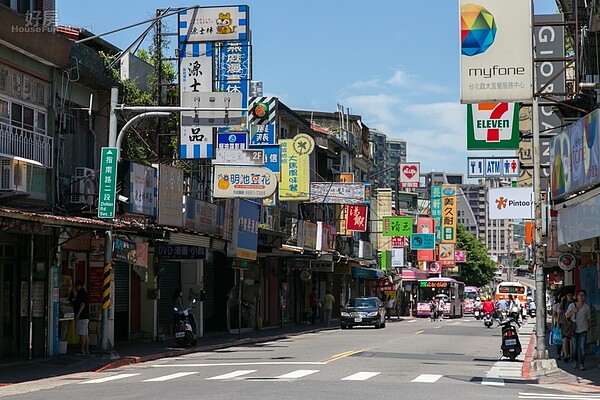 政治大學生活圈街景。(好房網記者張聖奕/攝影)