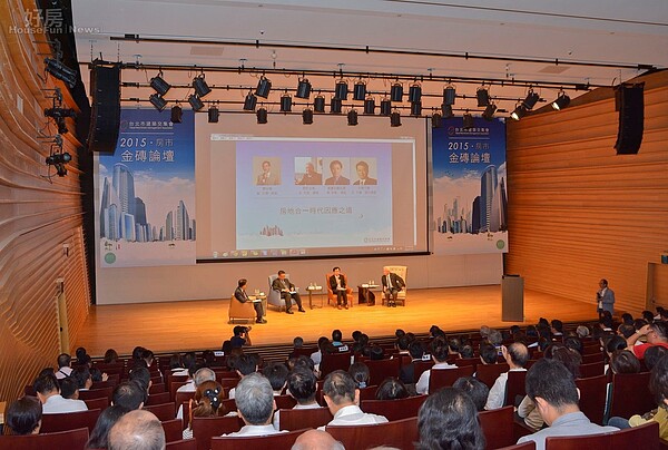 2015金磚論壇請到李文造、田大權、戴雲發、蔡明彰等權威,吸引許多人前往聽講。(好房網News記者 陳韋帆/攝影)