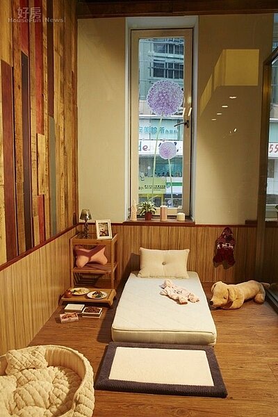 
5.這款VIP房連床餔、餐桌都有。