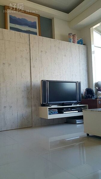 2.室內為挑高三米六、一房一廳格局。