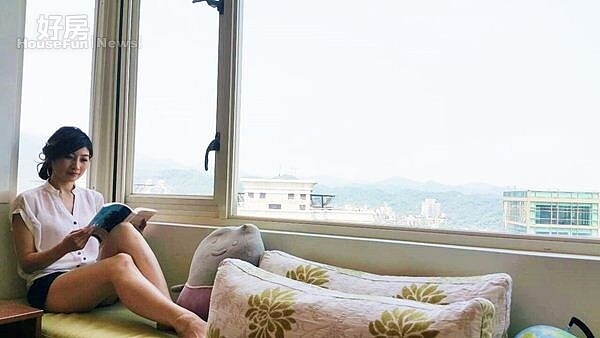 3.窗台前小空間光線充足適合閱讀。