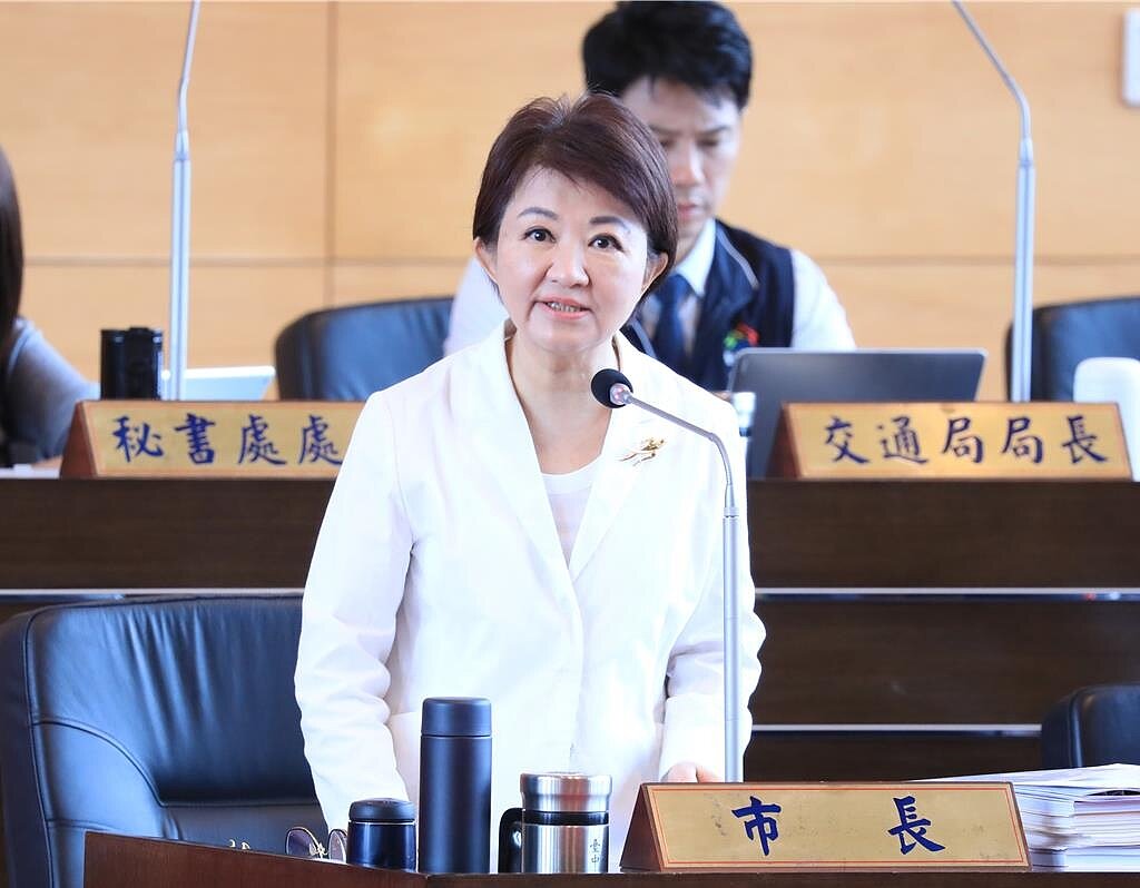 土方之亂致許多營建業工程停擺，台中市長盧秀燕31日宣布，將延長建照。圖／陳淑娥攝