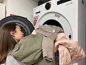 衣服洗不掉魚腥油煙味？家事達人們貢獻妙招：別直接丟洗衣機