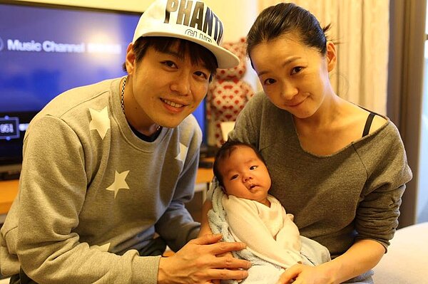 六月表示,因為李易「酒後失憶」容易走錯家門,讓她不敢再買房了。(翻攝自李易Facebook粉絲頁)