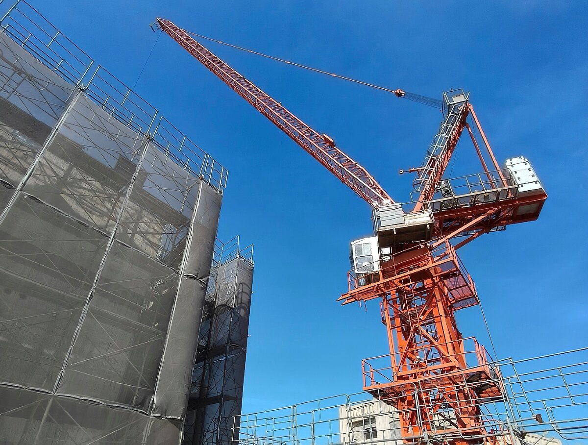 塔式起重機（塔吊）不論噸數大小，未來均需檢查合格才能使用。圖／台中市勞工局提供