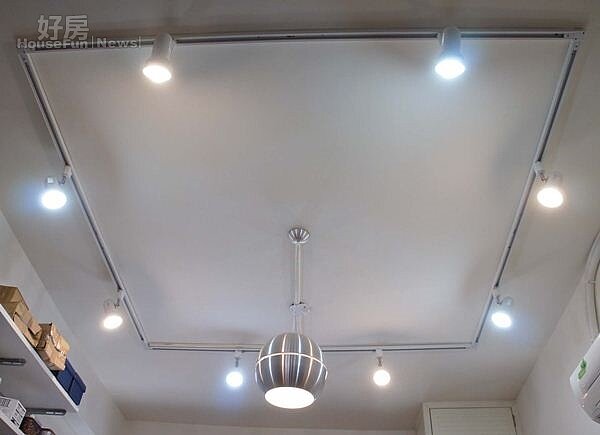 8.因為手工創作動輒數小時、加上擔心製作時會有色差,室內照明全以光線柔和的白燈為主。