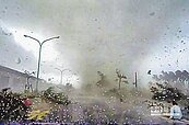 龍捲風撼台南　拔樹掀屋…人車逃