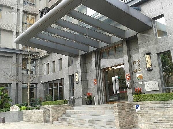 4氣派門面彰顯「家天下」高檔建材。