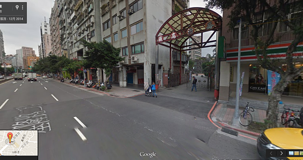 喬治工商大門違建於凌晨拆除。(翻拍自Google Map)