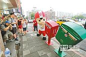 歪腰小紅小綠　明搬到北門郵局