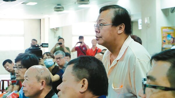 這次是人禍 身受其害的民眾氣得大罵,「這次是人禍,不是天災,3年水費減免都嫌不夠!」 記者張芮瑜/攝影