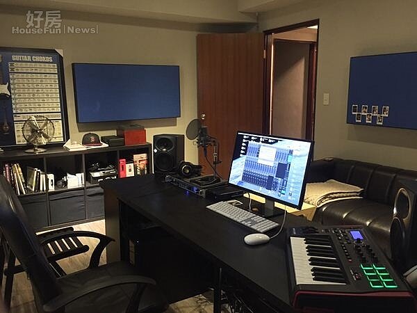 5.大隸錄音間風格以簡約為主,包括混音器、喇叭、麥克風…等音樂器材也全放在辦公桌上以利隨時創作。
