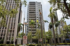 「致和園」是老牌食品公司掬水軒與和恕開發合建的案子，但因掬水軒被淘空，加上各方勢力覬覦 ，紛爭不斷，交屋日遙遙無期。