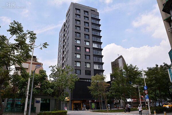 位於光復南路290巷的「國硯」大樓,因產權問題變成爛尾樓,如今已完工一掃爛尾樓惡名。(好房網News記者 陳韋帆/攝影)