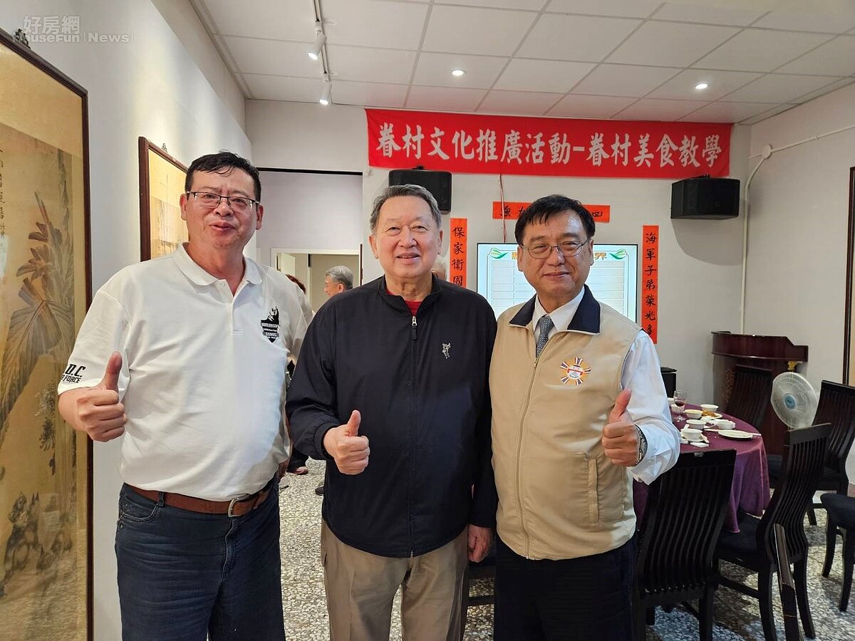 從馬祖新村到黃埔! 3天2夜全台眷村巡禮 全球眷村後代萬里跨鄉重逢 此次中華眷總海外歸國眷村文化旅遊團靈魂人物合照。左-楊慶永理事/中-中華民國眷村文化發展協會 趙怡理事長/右-孟繁珩總幹事。圖/中華眷總海外歸國眷村文化旅遊團 提供