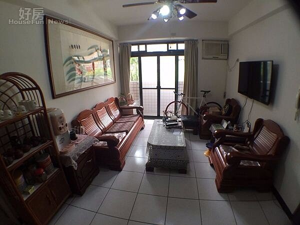 3.無尊目前與家人同住在景美40坪的公寓。