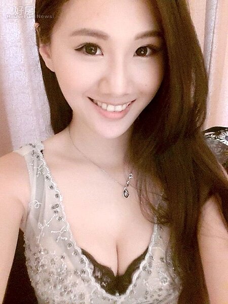 2.佳陵目前與家人同住在高雄市大樹區老家，坪數約為30坪。