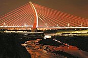 北台最高斜張橋　新竹中正大橋通車