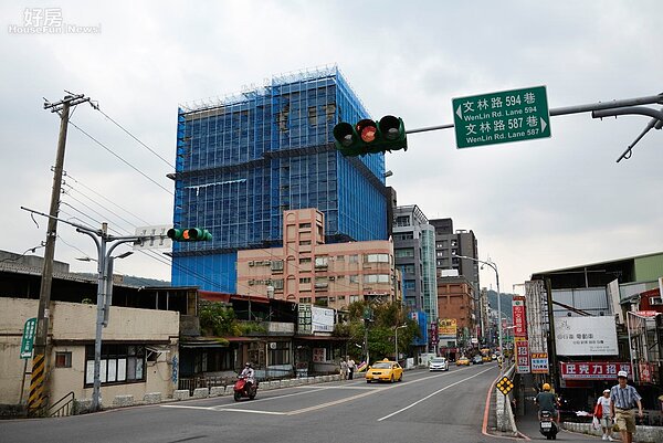 文林苑基地位置就在士林橋旁,"開窗見橋"也就是風水學俗稱的