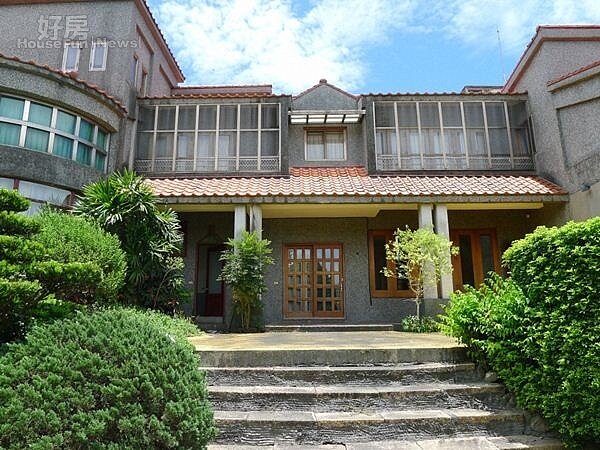 2.李照禎宜蘭現居是二層樓的庭園建築。