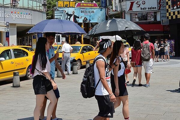 西區商圈因遊客日益增多，造成房租連番上漲，許多商店逐漸無法負擔。（好房網News記者 陳韋帆／攝影）
