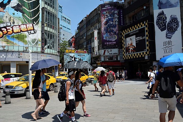 西區商圈因遊客日益增多,造成房租連番上漲,許多商店逐漸無法負擔。(好房網News記者 陳韋帆/攝影)