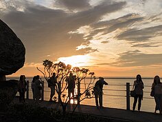 記者三點半就起床，為了是這一片令人屏息的日出美景。還好天公作美，讓我們有幸可以欣賞到這片難以形容的日出景致。