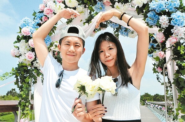 奇美博物館也推出「愛情99:向丘比特許願」,即日起到23日,情侶可到奇美博物館的歐式花園,體驗不一樣的戀愛氛圍。 記者綦守鈺/攝影