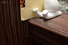 書桌邊做成圓角，也是耐用度與安全性的提升