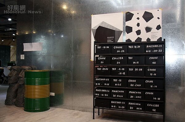 1.愛魅客董事長戴偉衡(右)期望打造創意的辦公室空間,左為設計總監Lee。