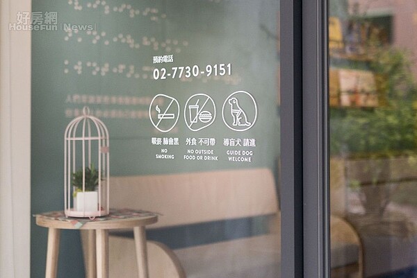 3.	由於是體貼視障者的空間，大門口標示上歡迎導盲犬進入。
