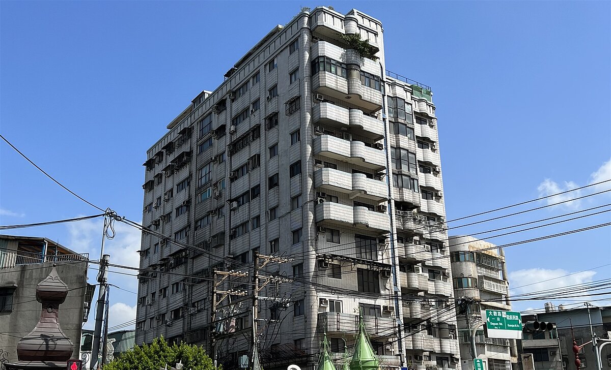 海砂屋「林園天廈」更新前建物外觀。圖／新北市都更處提供