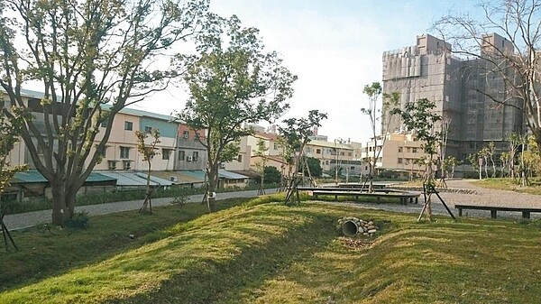 台中市豐原安康段的社會住宅局部曝光，保留大面積綠地，創造休閒空間。 圖／台中市都發局提供