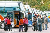 陸客團遊覽車　取消車齡12年限制