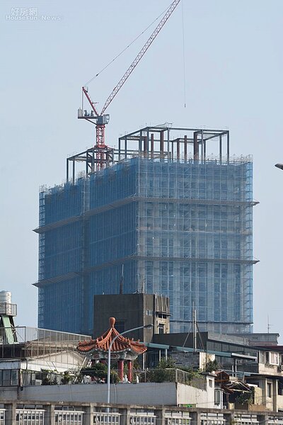 颱風來襲，工地大型機具變成「風車」，其實才是安全的。（示意圖／好房網News記者陳韋帆攝影）