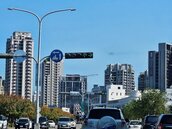 深度報導／房市不能崩！央行面對「最困難平衡」？全民瘋股恐讓不動產熄火