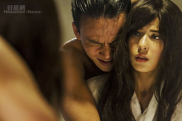 4. 經紀人小于利用安安(雷婕熙飾)對他的好感順勢簽下了她,但她對小于是真愛或是假愛感到困惑。(德風電影提供)