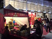 燈會爆人潮　業者花招百出「猴厲害」