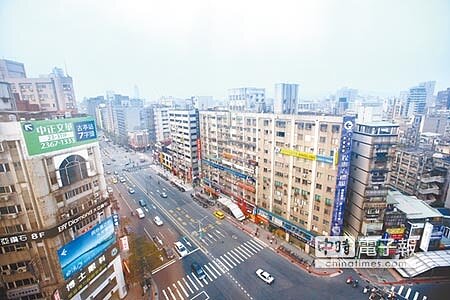 禁不起…針對前內政部長李鴻源指稱如果台北發生規模6地震,可能會倒4000棟房屋,其中中正區和大同區可能重創。圖為台北市中正區羅斯福路街景。(陳信翰攝)