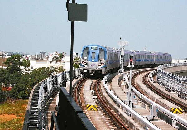 機場捷運通車第6度跳票,堪稱全台命運最坎坷的捷運。 報系資料照