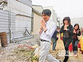 維冠悲滿月　家屬斥重建牛步