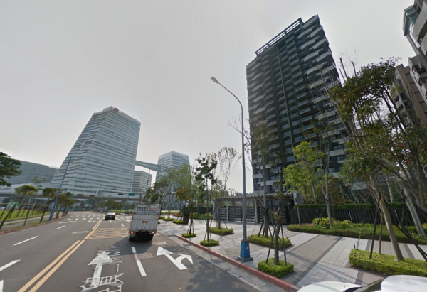 台北市政府今年3月公布的「東區門戶計畫」，範圍包括在南港興建8,000戶公宅、南港轉運站東站、生技產業聚落等亮點計畫。（翻攝自Google Map）